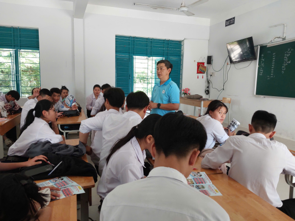 LAN TỎA KHÁT VỌNG NGÀNH NGHỀ THỦY SẢN ĐẾN HỌC SINH THPT VẠN NINH