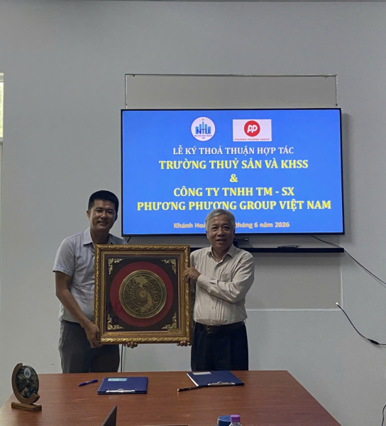 Trường Thủy sản và Khoa học sự sống ký kết hợp tác với Công ty TNHH TM - SX Phương Phương Group Việt Nam